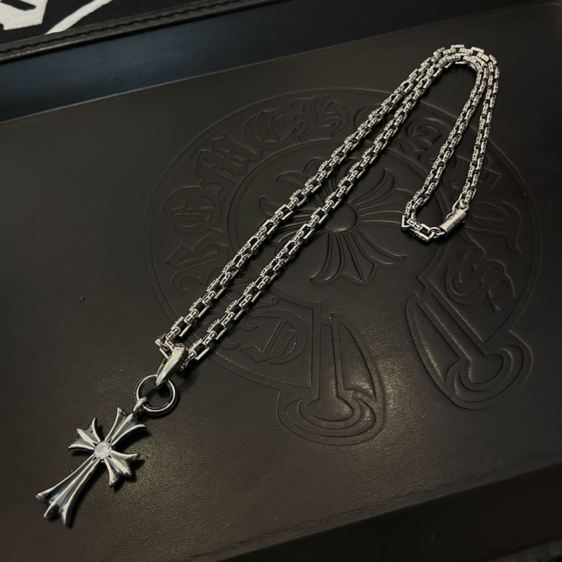 Ch*0me He**ts necklaces